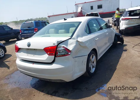 2013 Volkswagen Passat Se z USA, uszkodzony, nr VIN 1VWBH7A35DC032589